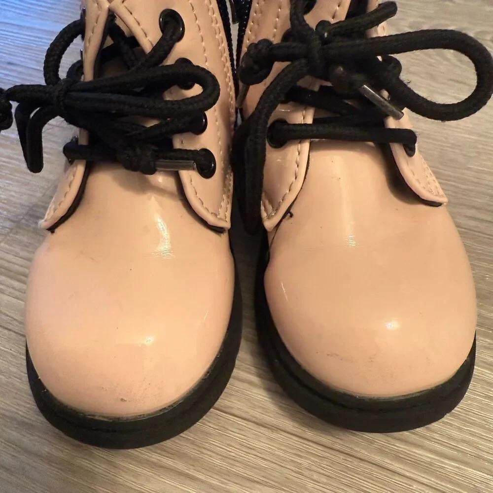 Comfy Kids Ankle Fashion Boots in Pink size 6M